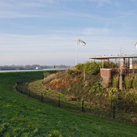 B&B Pompgebouw Aan De Rijn Tolkamer Exterior foto